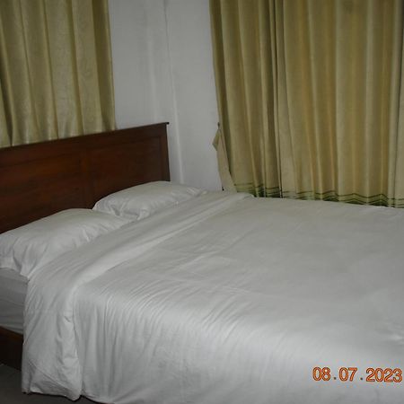 Four-G Home Stay & Komodo Tour Labuan Bajo Zewnętrze zdjęcie