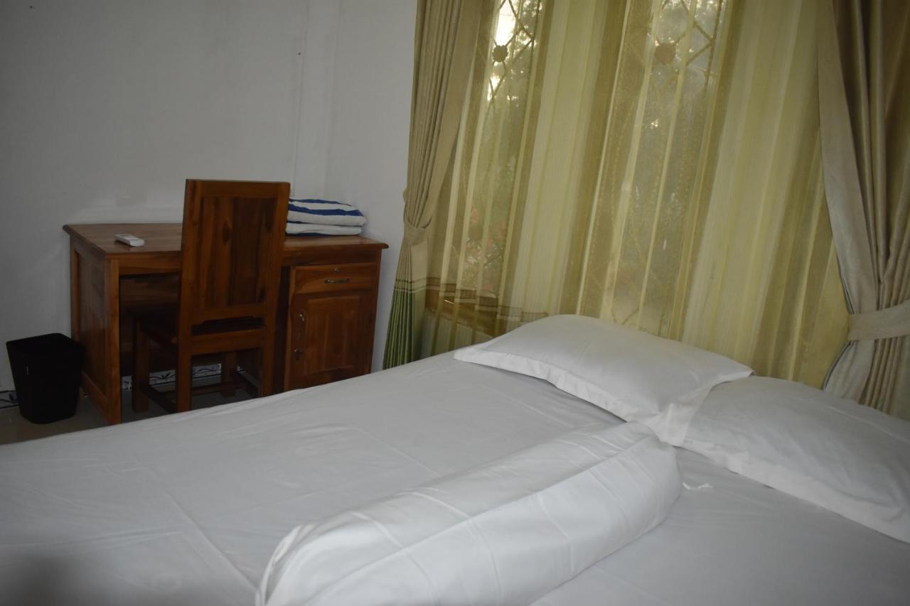 Four-G Home Stay & Komodo Tour Labuan Bajo Zewnętrze zdjęcie