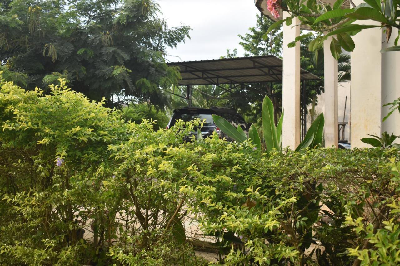 Four-G Home Stay & Komodo Tour Labuan Bajo Zewnętrze zdjęcie