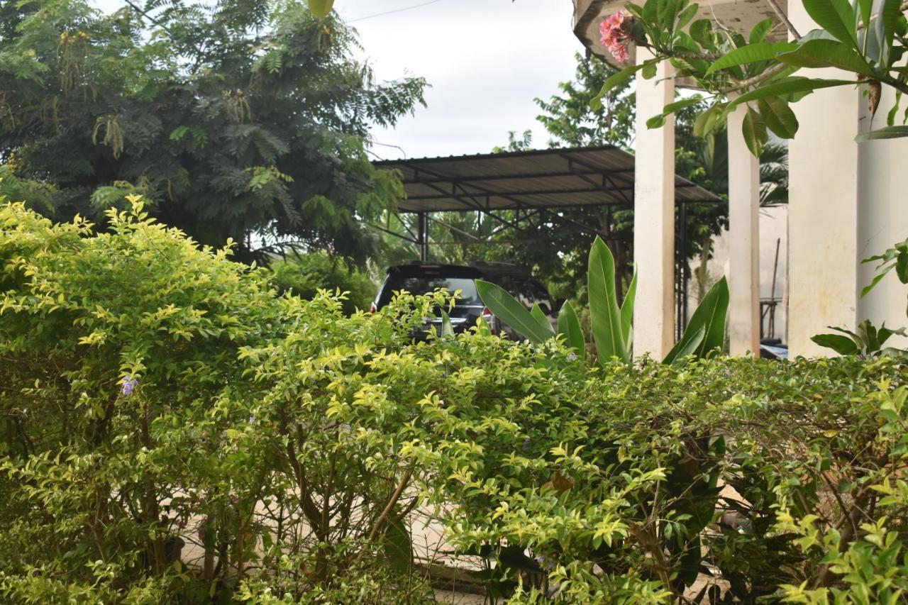Four-G Home Stay & Komodo Tour Labuan Bajo Zewnętrze zdjęcie