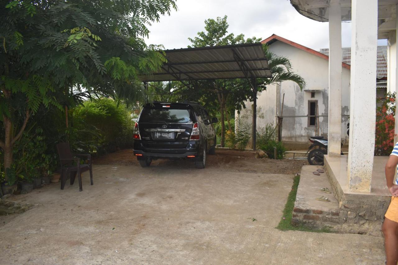 Four-G Home Stay & Komodo Tour Labuan Bajo Zewnętrze zdjęcie