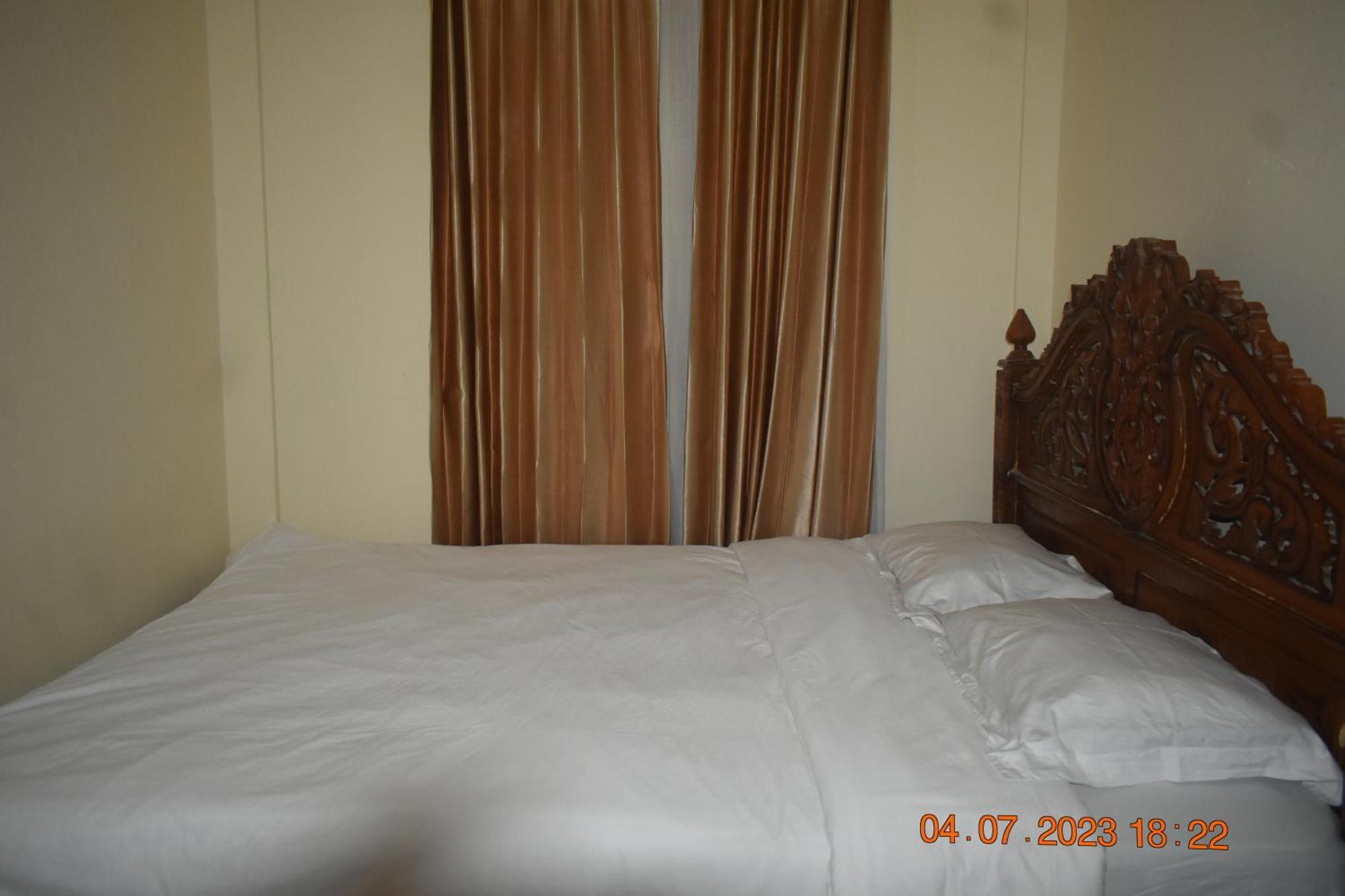 Four-G Home Stay & Komodo Tour Labuan Bajo Zewnętrze zdjęcie