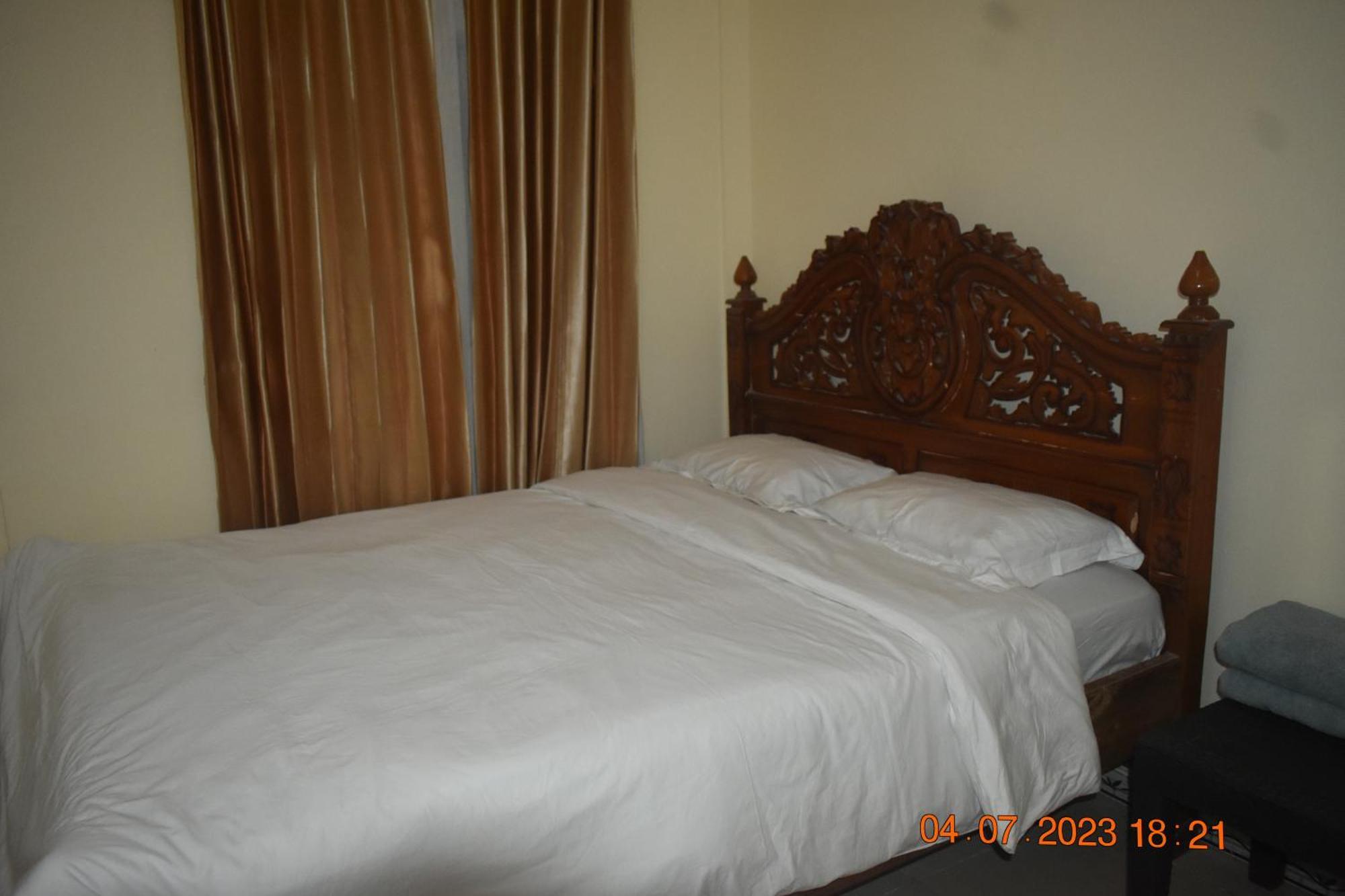 Four-G Home Stay & Komodo Tour Labuan Bajo Zewnętrze zdjęcie