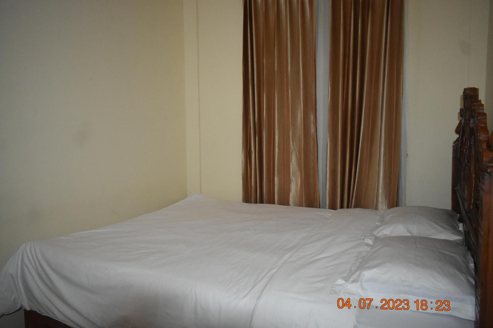 Four-G Home Stay & Komodo Tour Labuan Bajo Zewnętrze zdjęcie