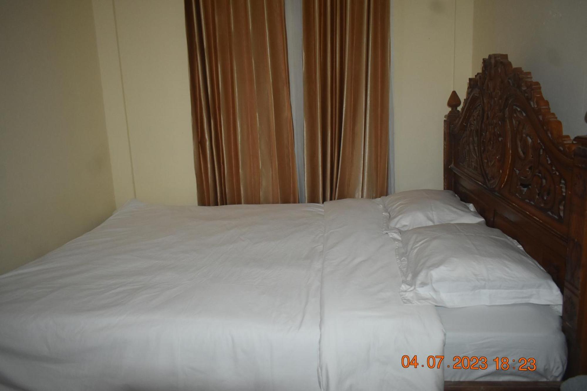 Four-G Home Stay & Komodo Tour Labuan Bajo Zewnętrze zdjęcie