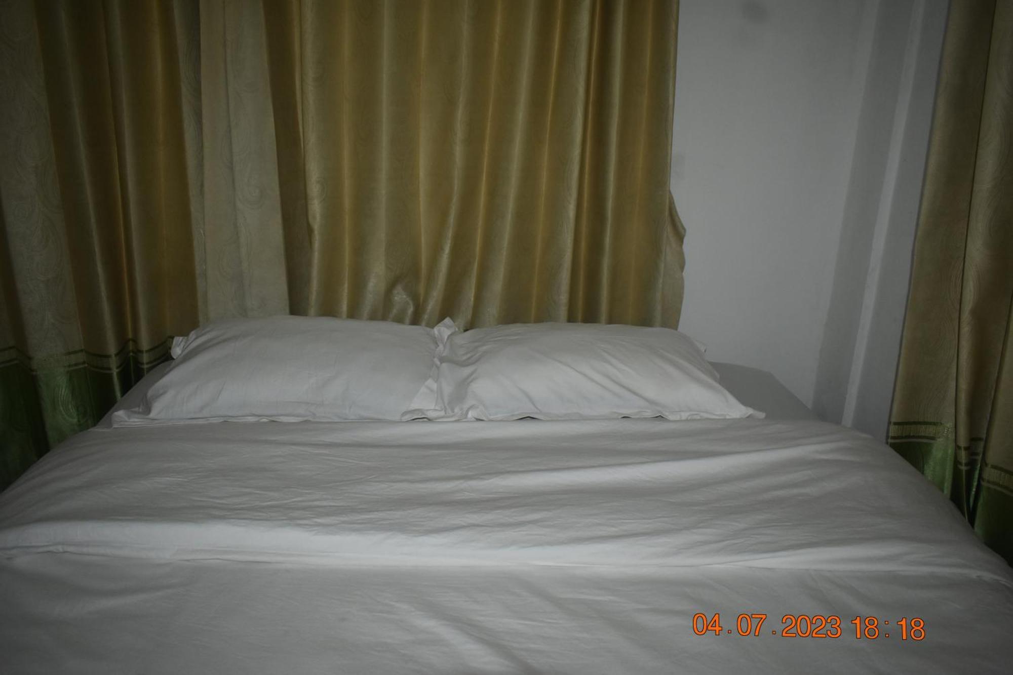 Four-G Home Stay & Komodo Tour Labuan Bajo Zewnętrze zdjęcie
