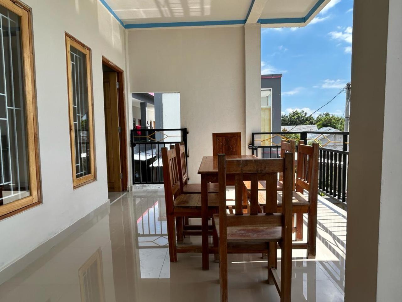 Four-G Home Stay & Komodo Tour Labuan Bajo Zewnętrze zdjęcie
