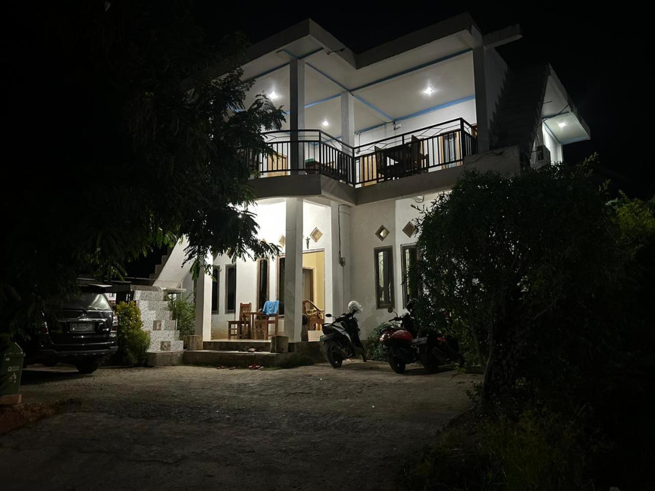 Four-G Home Stay & Komodo Tour Labuan Bajo Zewnętrze zdjęcie
