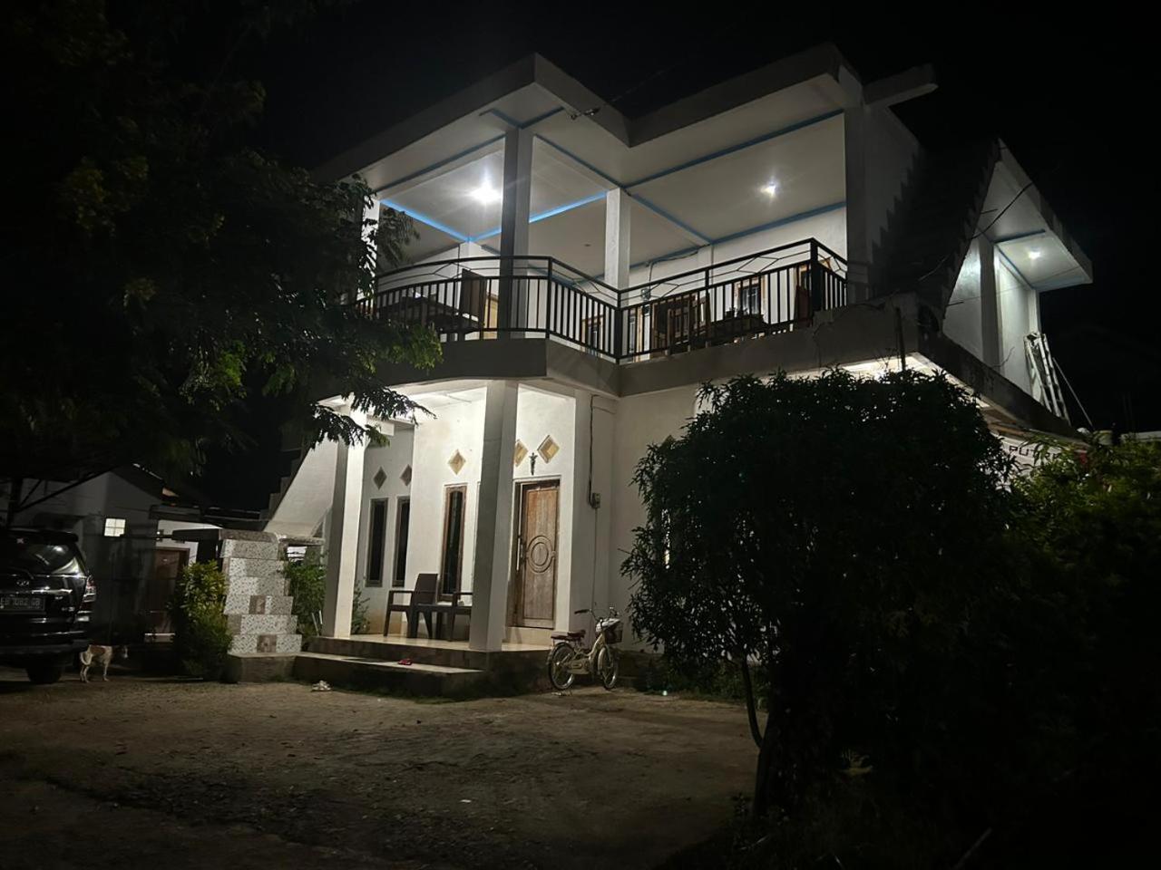 Four-G Home Stay & Komodo Tour Labuan Bajo Zewnętrze zdjęcie