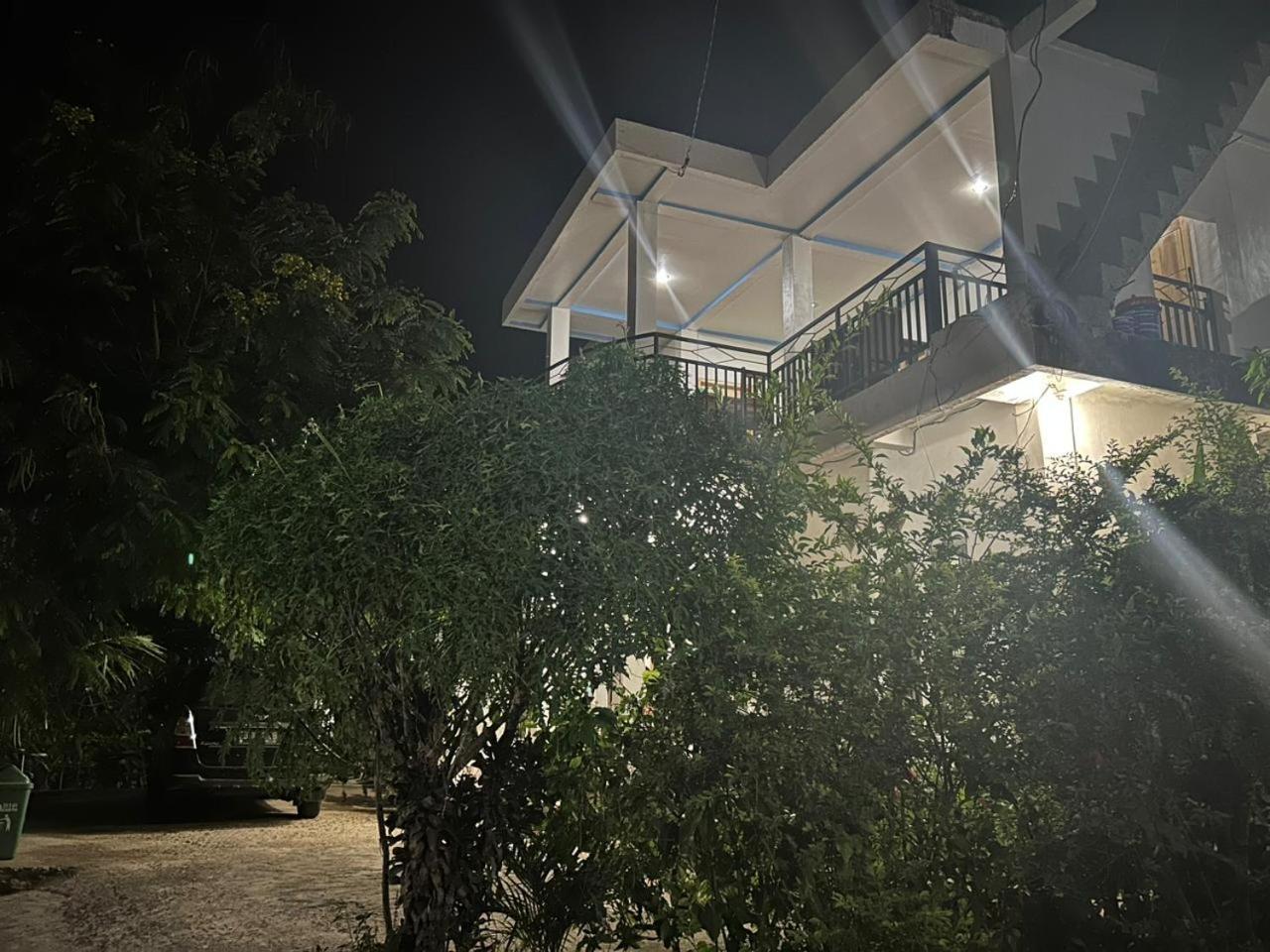 Four-G Home Stay & Komodo Tour Labuan Bajo Zewnętrze zdjęcie