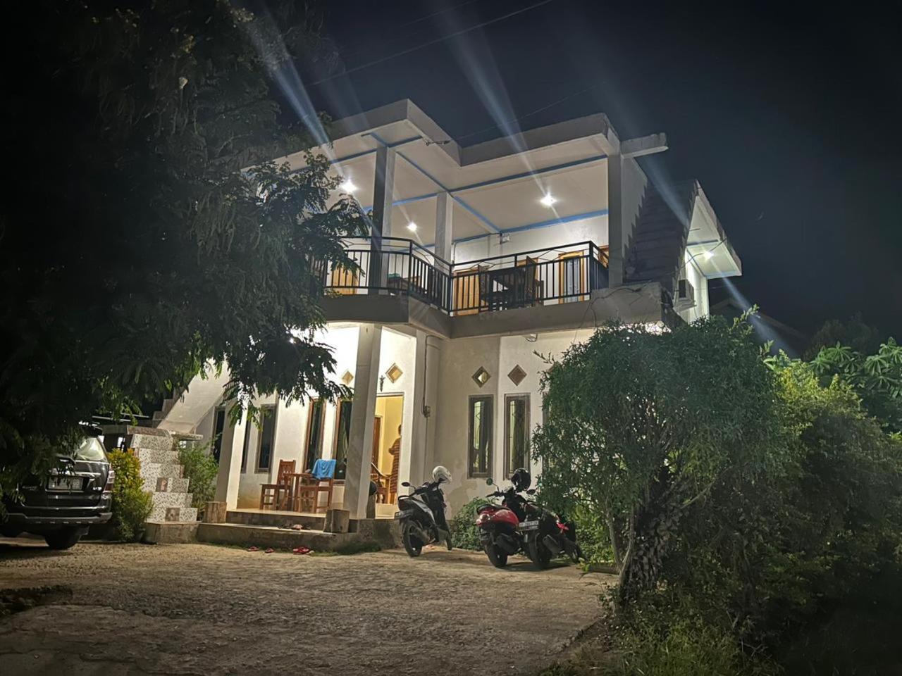 Four-G Home Stay & Komodo Tour Labuan Bajo Zewnętrze zdjęcie